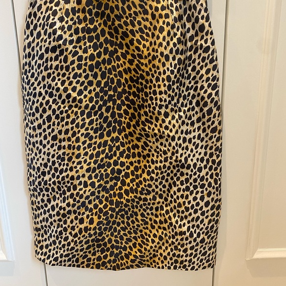 Dolce & Gabbana Silk Leopard print pencil skirt. - Picture 3 of 6